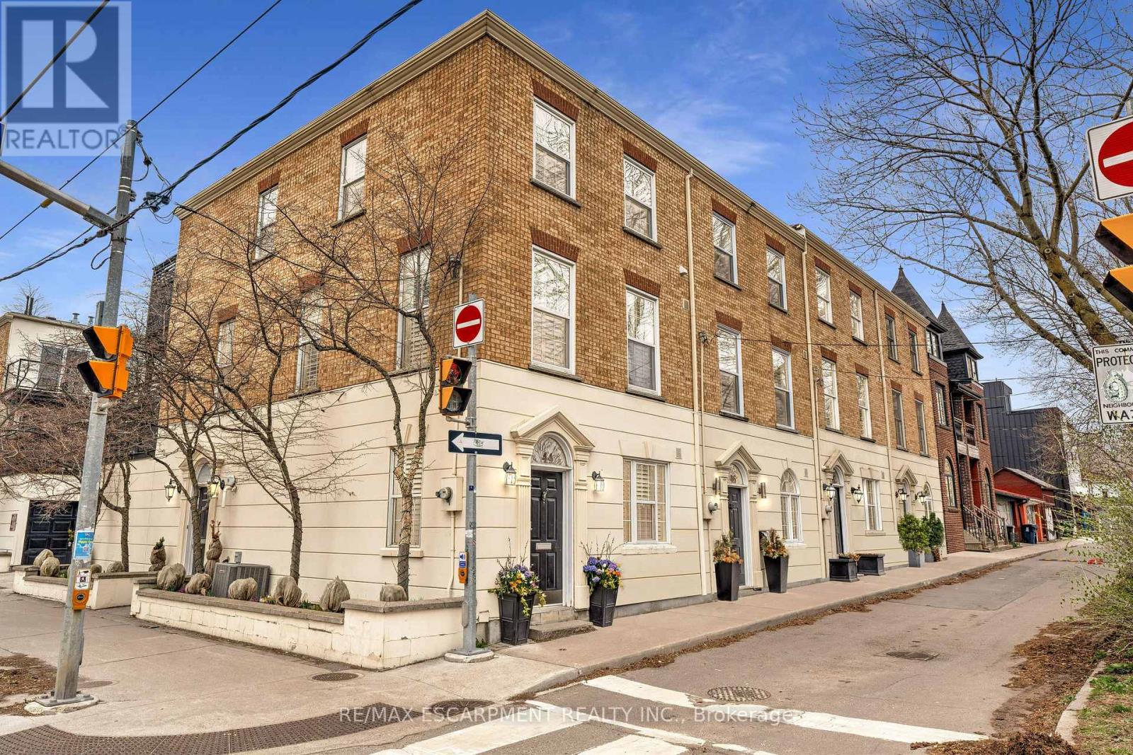 46 STANLEY TERRACE