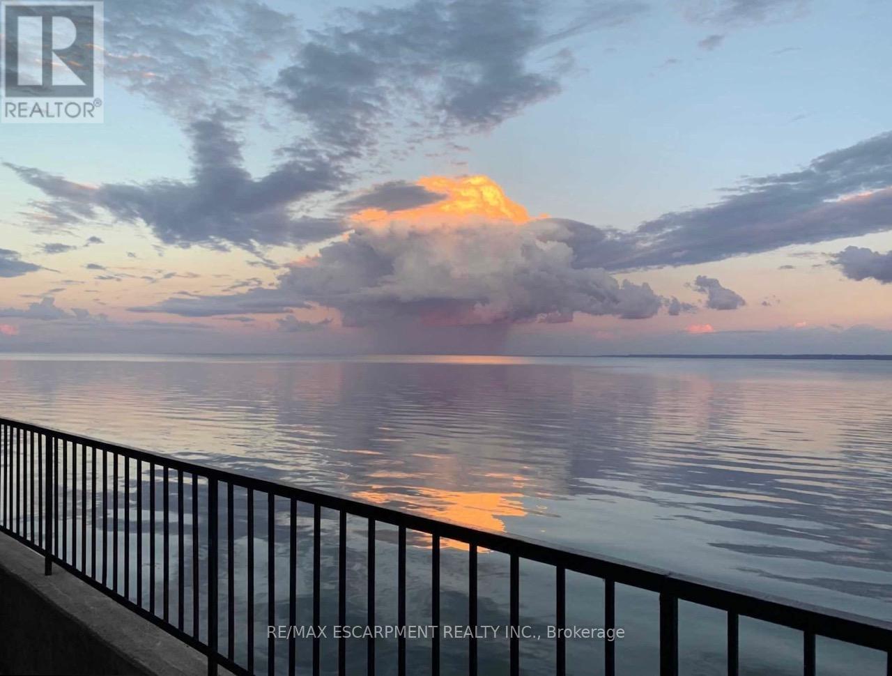 3 - 2136 OLD LAKESHORE ROAD