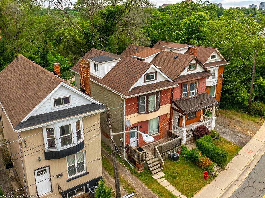 738 King Street W