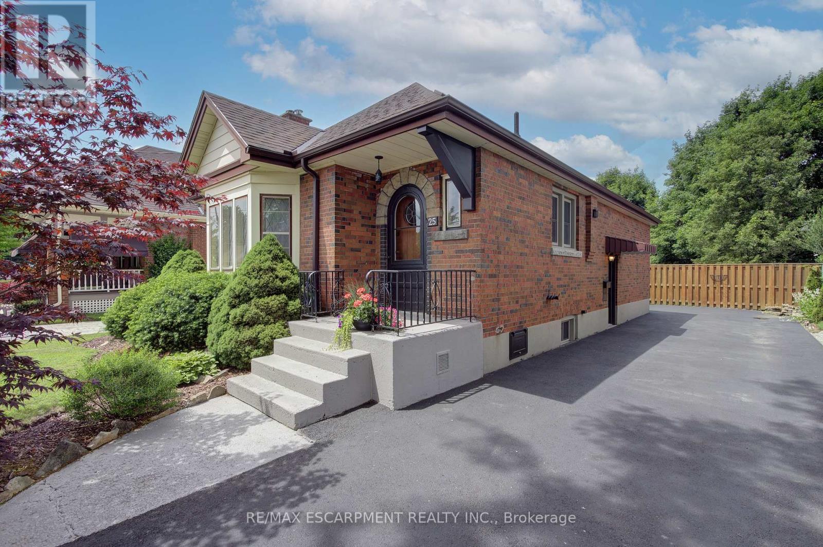 25 BALDWIN AVENUE