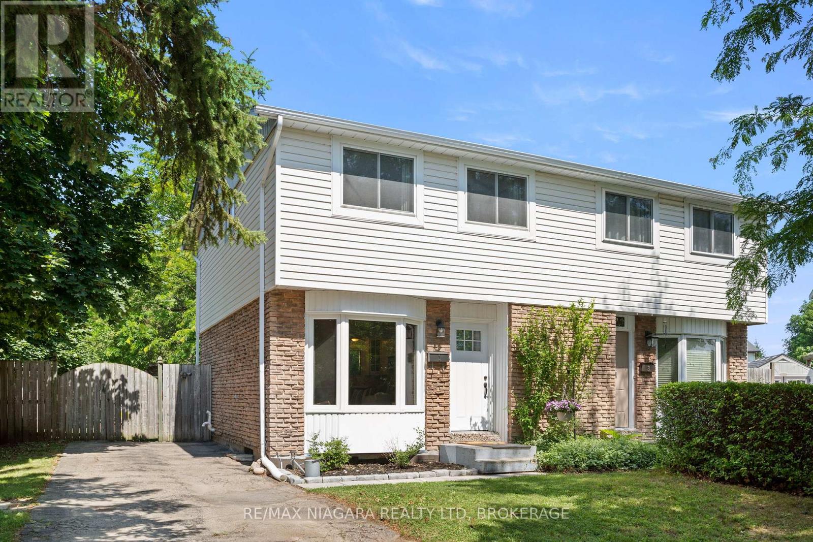 1 BARDADYN COURT