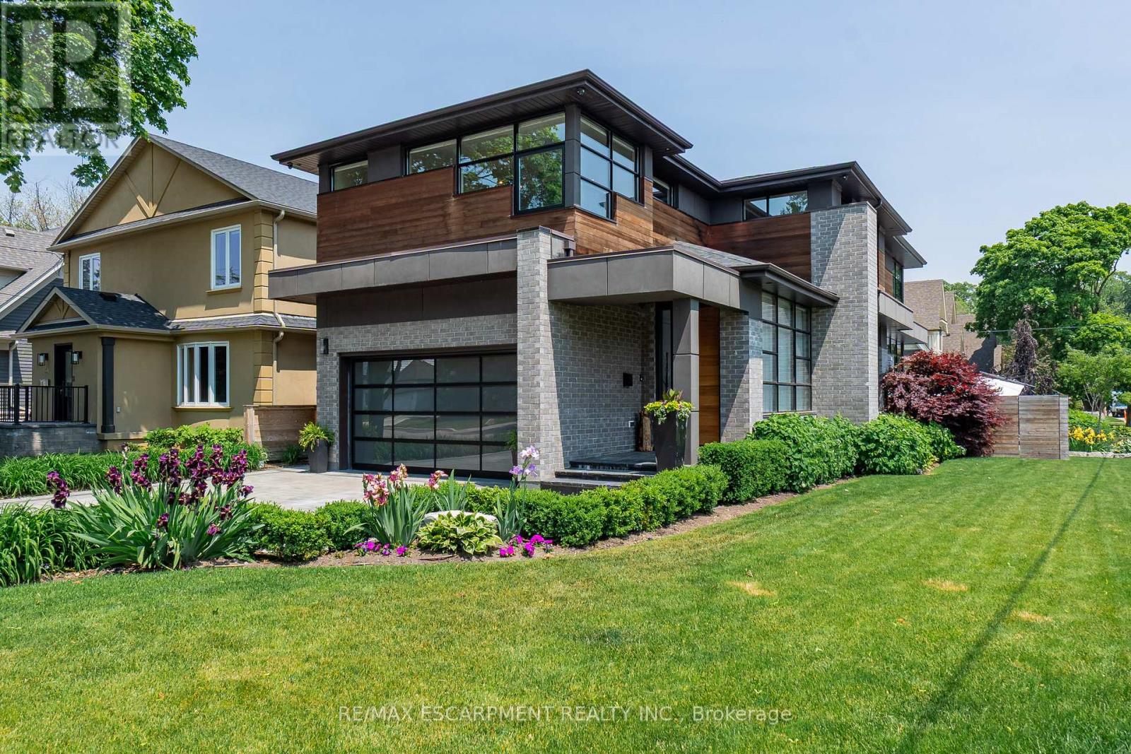 33 WENONAH DRIVE