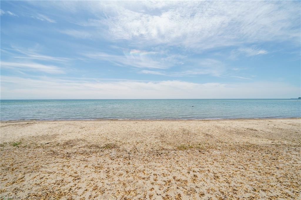 976 Lakeshore Road