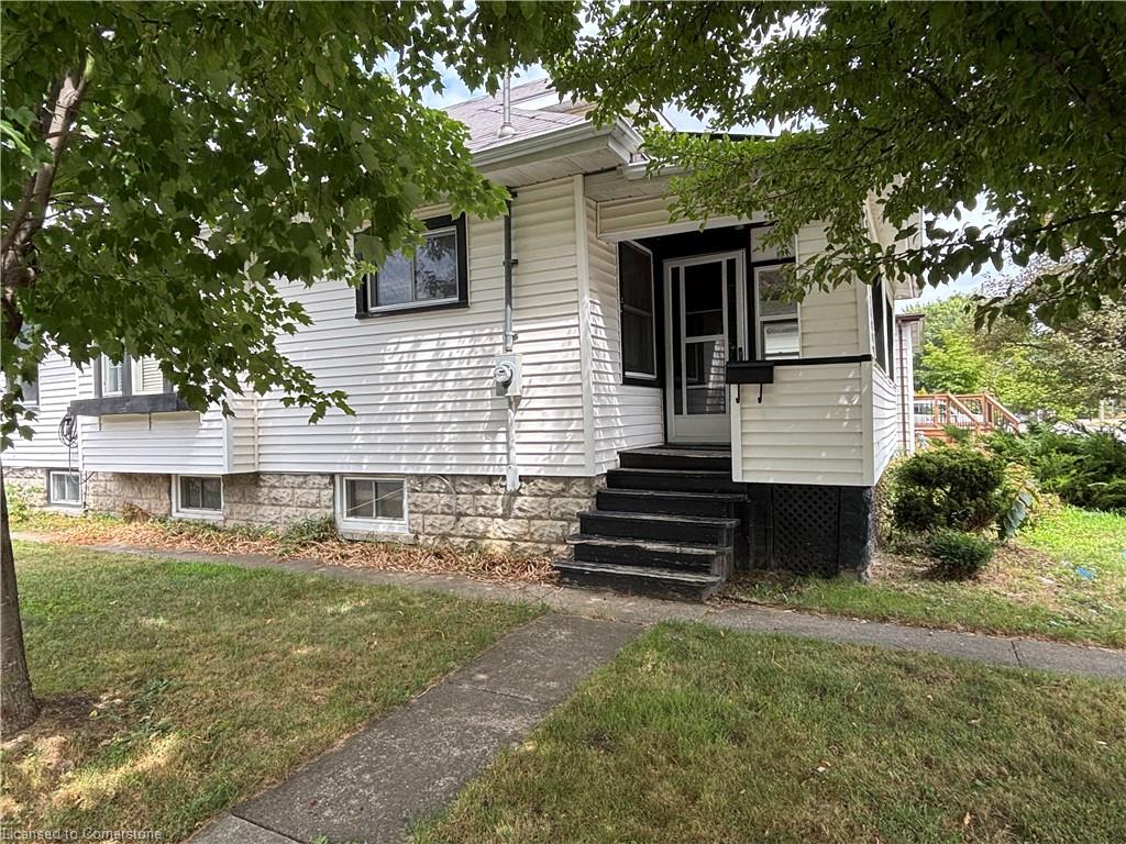 9 Grantham Avenue S