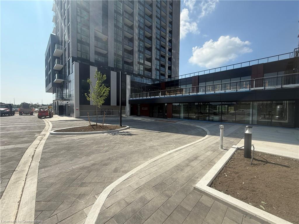 305 - 3079 Trafalgar Road