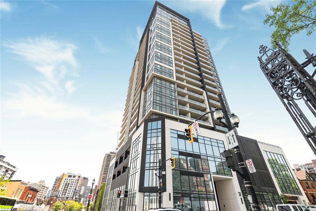 909 - 15 Queen Street S