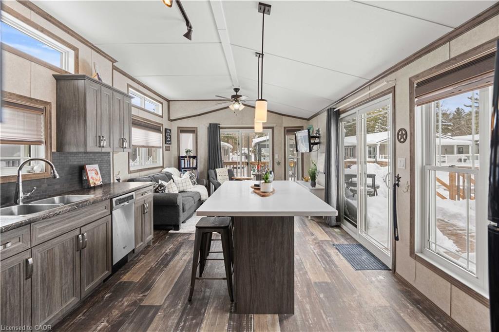 10 Oak St. - 4449 Milburough Line