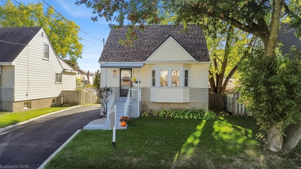 832 Queensdale Avenue