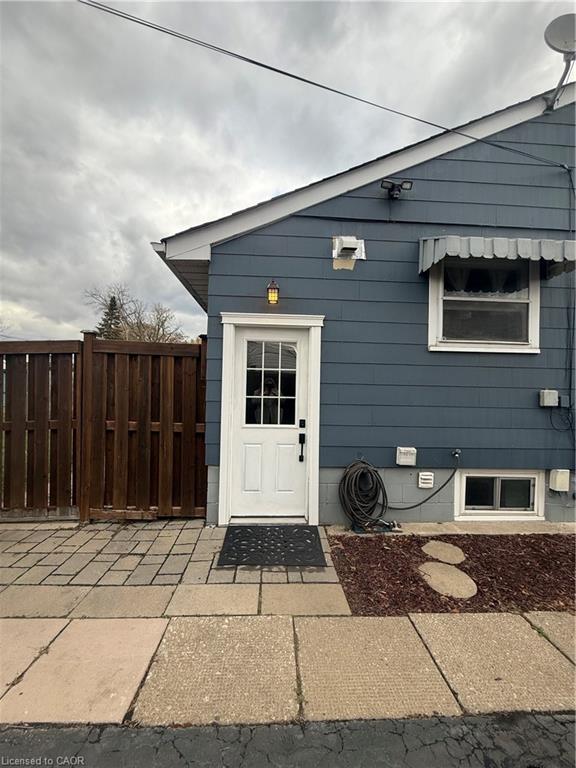 Lower - 419 Talbot Street