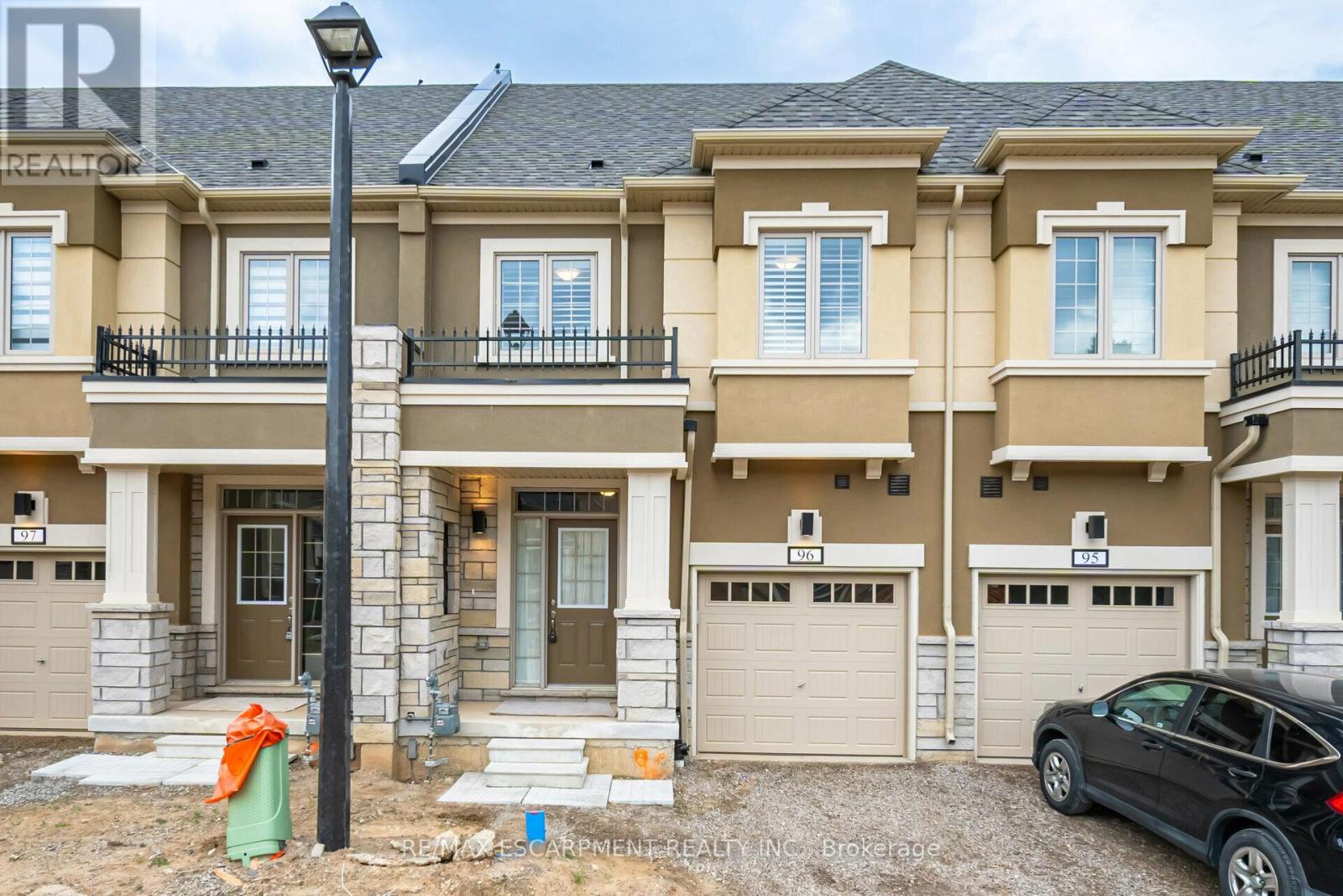 96 - 305 GARNER ROAD W