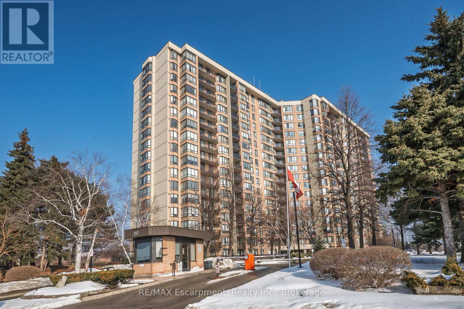 809 - 20 CHERRYTREE DRIVE