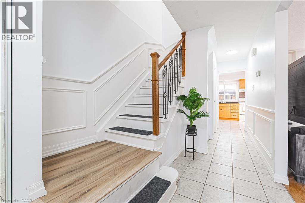 2220 UPPER MIDDLE Road Unit# 4