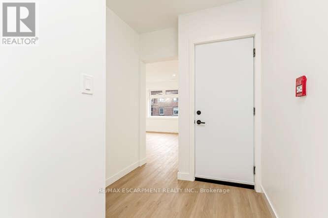 11 - 127 VICTORIA AVENUE S