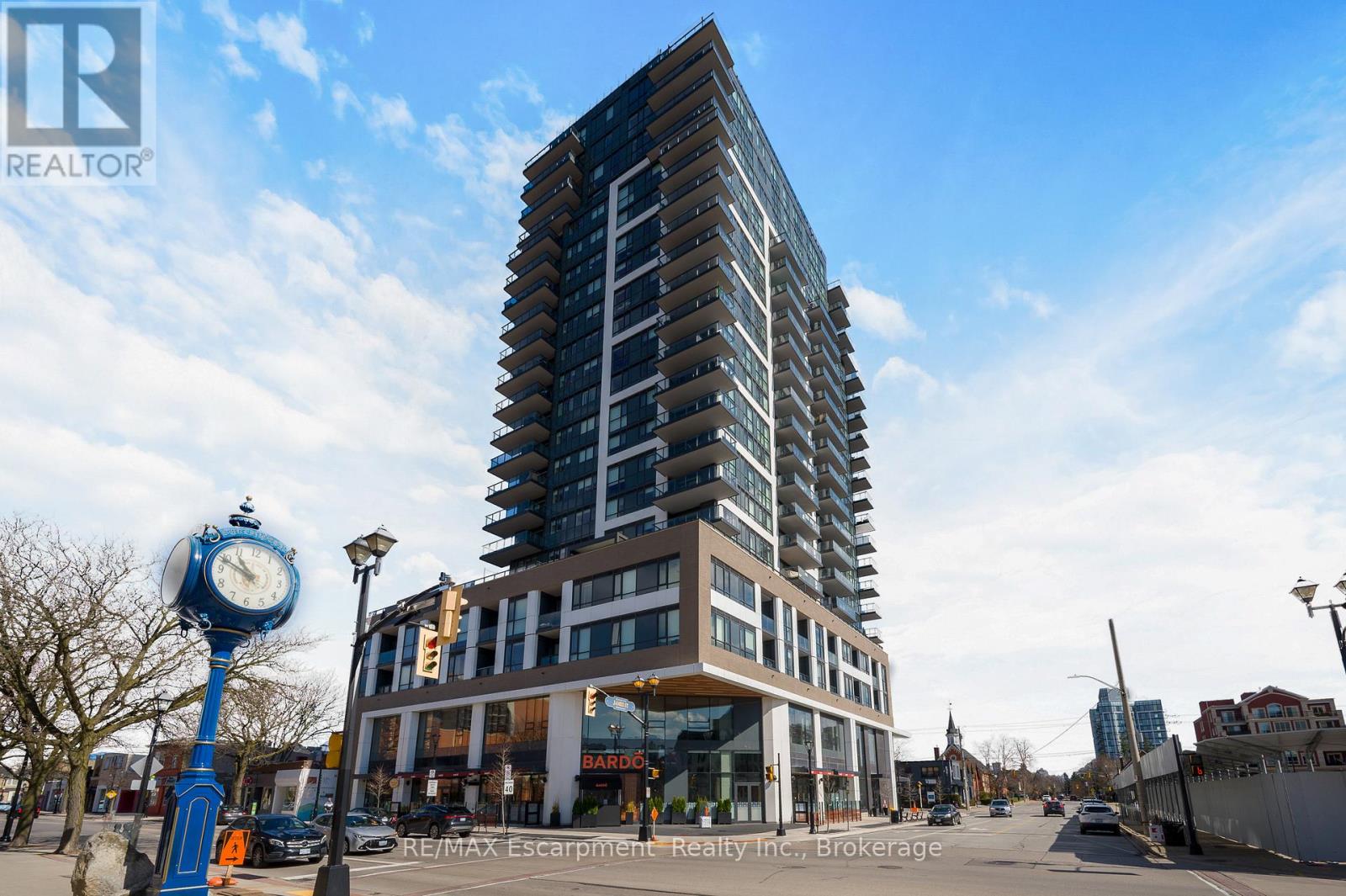 704 - 2007 JAMES STREET