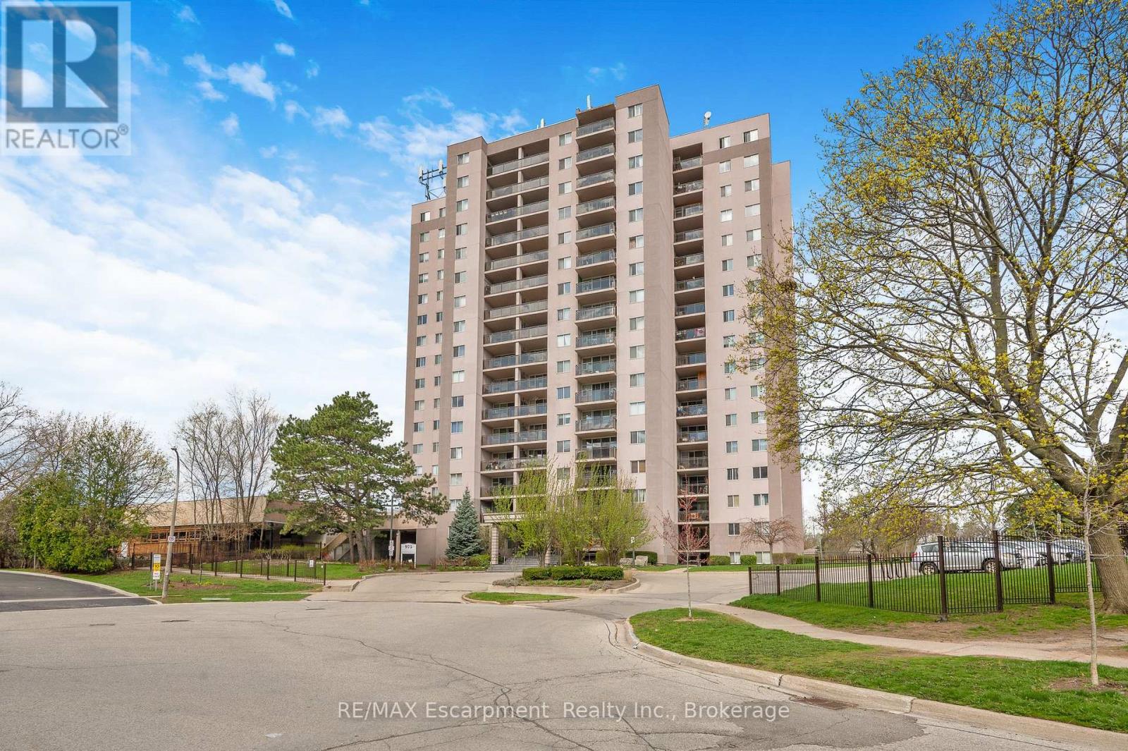 1501 - 975 WARWICK COURT