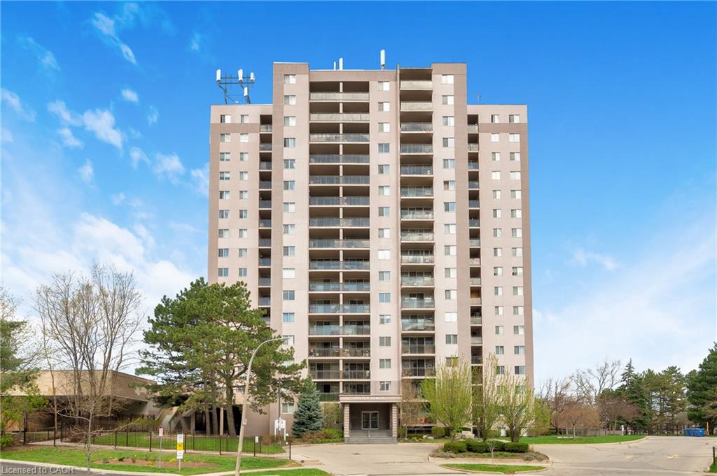 1501 - 975 Warwick Court