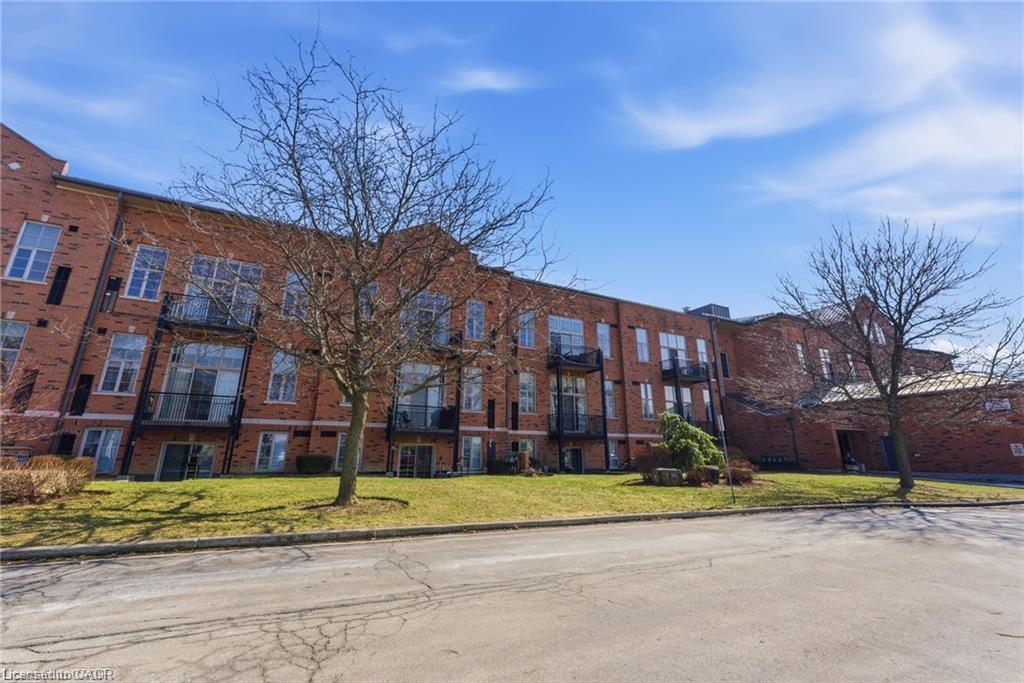322 - 262 Dundas Street E